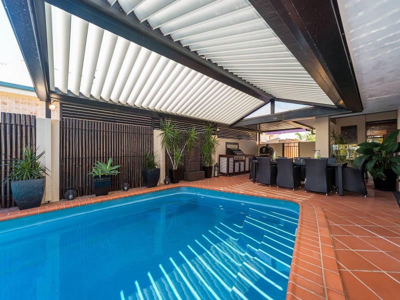 8 Oxley Drive, Paradise Point QLD 4216