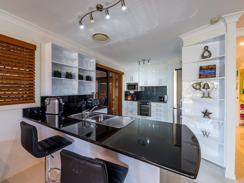 8 Oxley Drive, Paradise Point QLD 4216