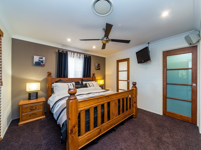 8 Oxley Drive, Paradise Point QLD 4216