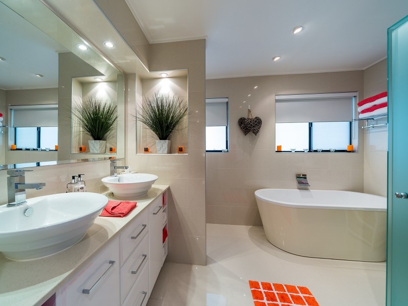 8 Oxley Drive, Paradise Point QLD 4216