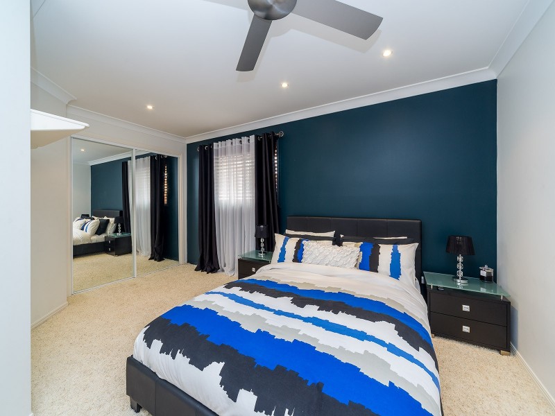 8 Oxley Drive, Paradise Point QLD 4216