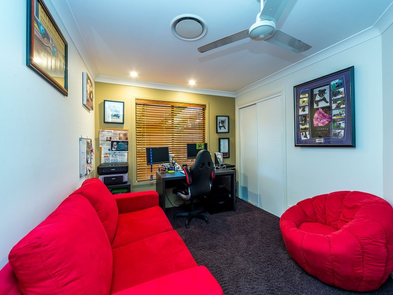 8 Oxley Drive, Paradise Point QLD 4216