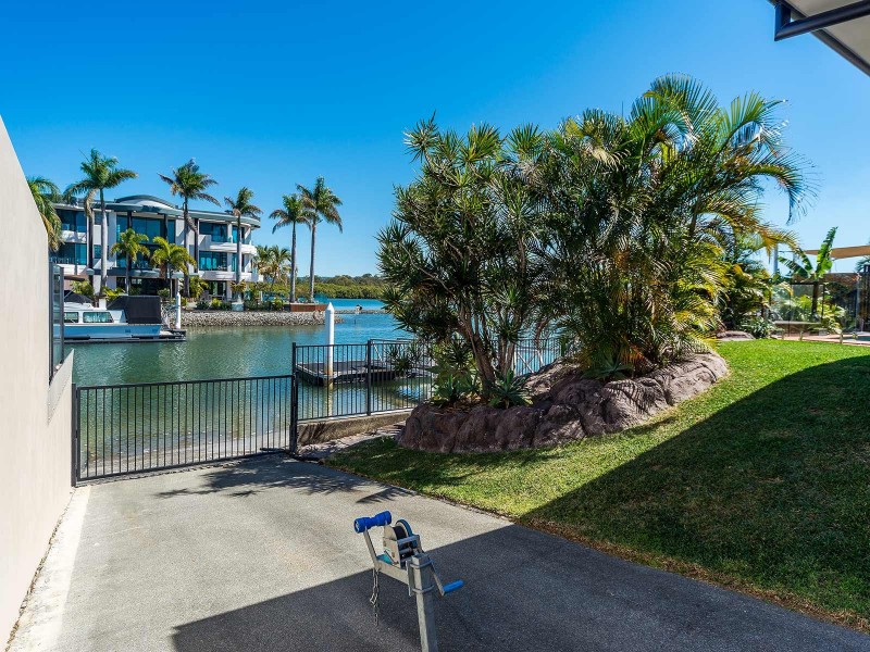 8 Oxley Drive, Paradise Point QLD 4216