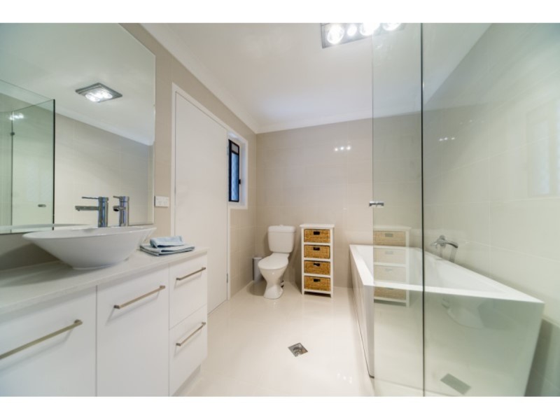 21 Matthew Flinders Drive, Hollywell QLD 4216