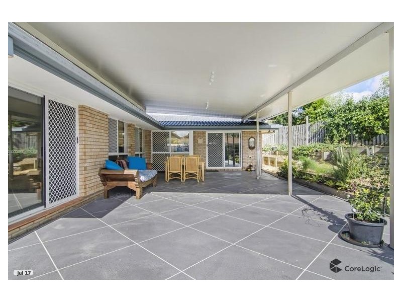 8 County Close, Parkwood QLD 4214