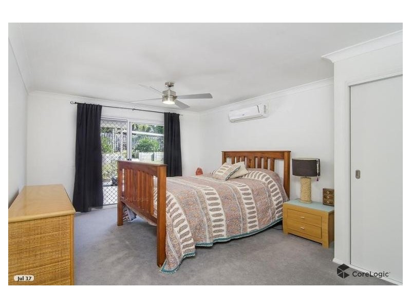 8 County Close, Parkwood QLD 4214