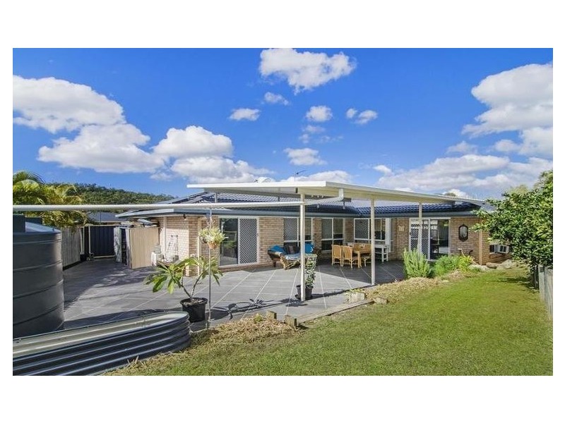 8 County Close, Parkwood QLD 4214