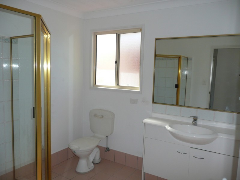 2/87 Stradbroke Street, Runaway Bay QLD 4216