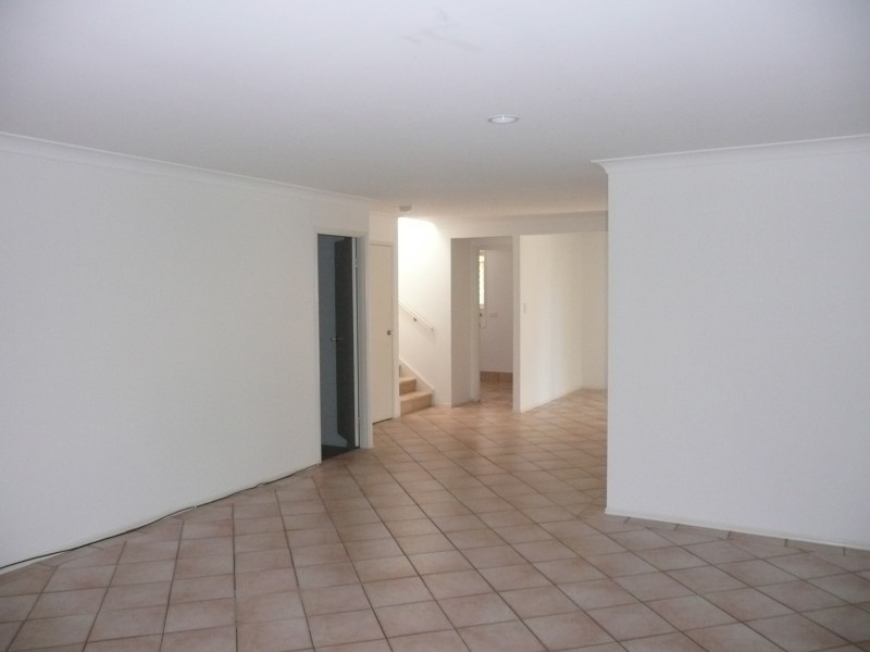 2/87 Stradbroke Street, Runaway Bay QLD 4216