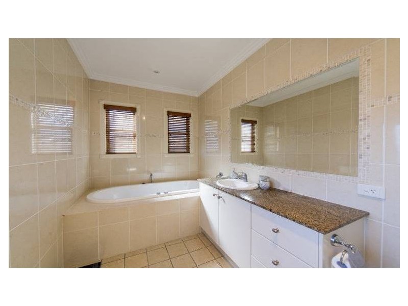 2/22 Nankeen Avenue, Paradise Point QLD 4216
