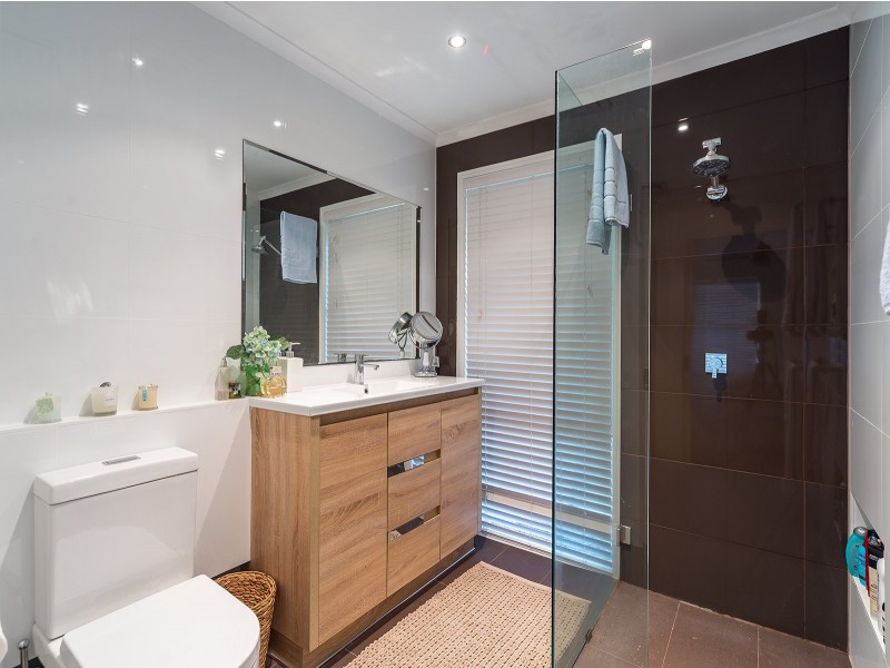 30 Walter Raleigh Crescent, Hollywell QLD 4216