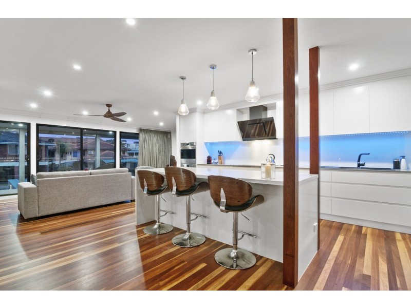 38 Scoter Avenue, Paradise Point QLD 4216