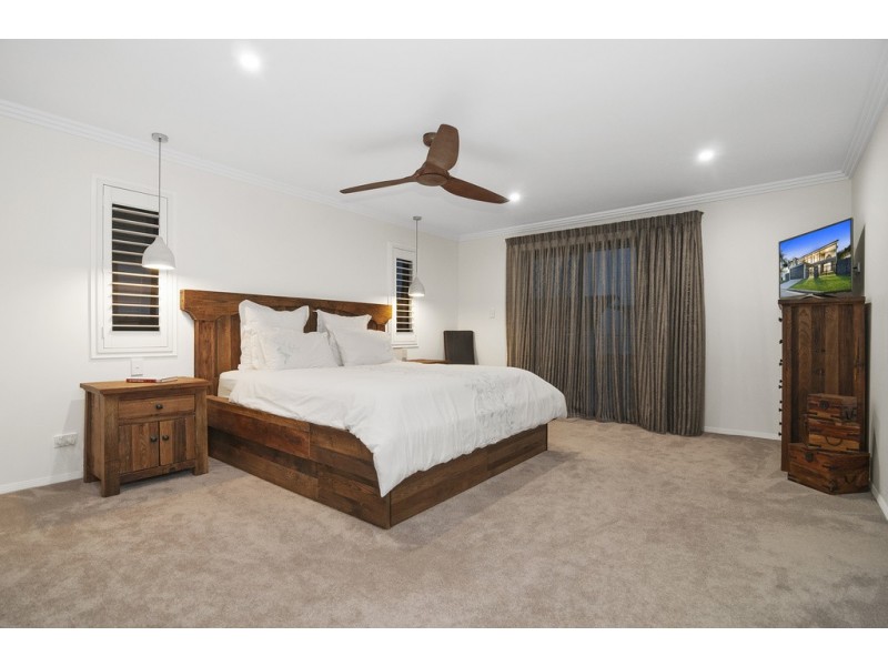 38 Scoter Avenue, Paradise Point QLD 4216