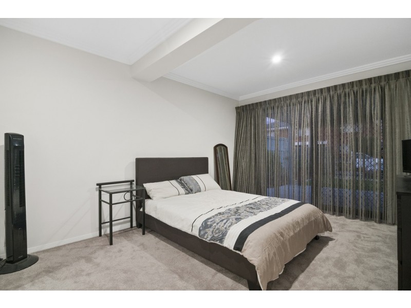 38 Scoter Avenue, Paradise Point QLD 4216