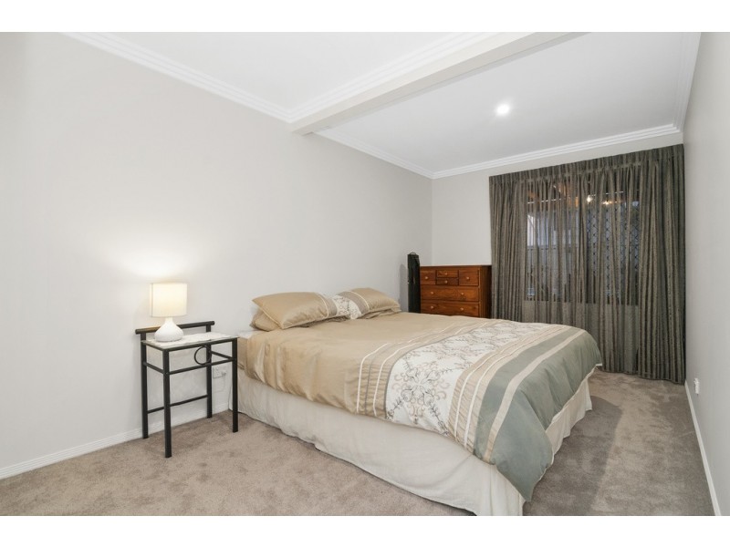 38 Scoter Avenue, Paradise Point QLD 4216