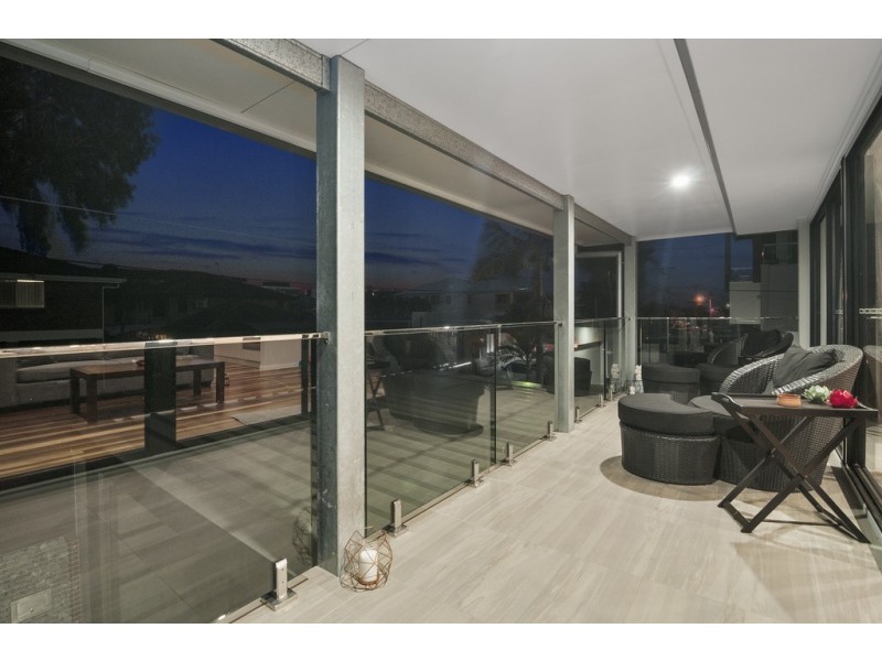 38 Scoter Avenue, Paradise Point QLD 4216