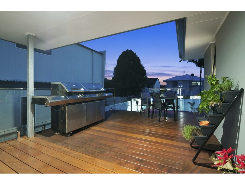 38 Scoter Avenue, Paradise Point QLD 4216