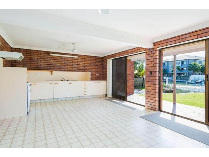21 Madang Crescent, Runaway Bay QLD 4216