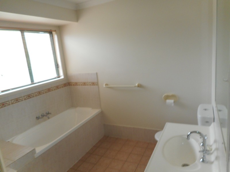 4 Axis Close, Upper Coomera QLD 4209