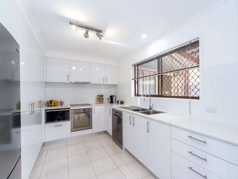 9 Clifton Street, Biggera Waters QLD 4216