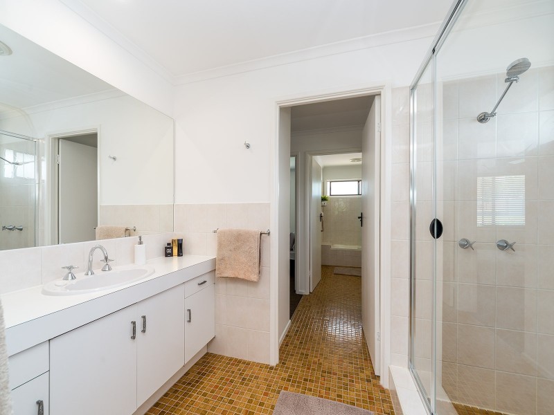 9 Clifton Street, Biggera Waters QLD 4216
