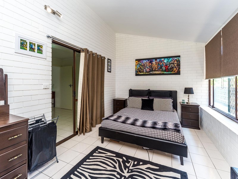 9 Clifton Street, Biggera Waters QLD 4216