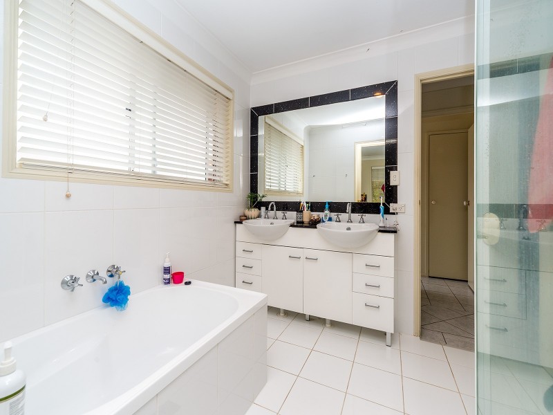 10 Rason Way, Coombabah QLD 4216