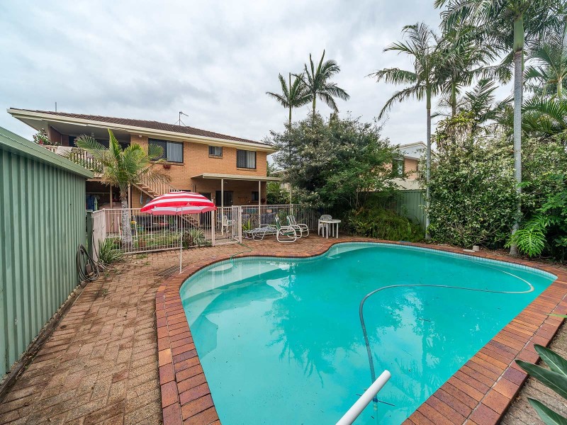 15 Donald Avenue, Paradise Point QLD 4216