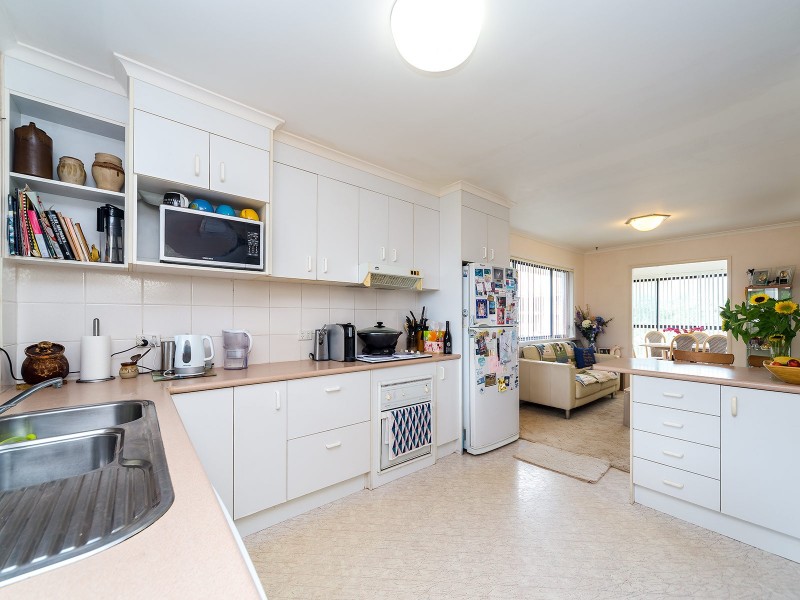 15 Donald Avenue, Paradise Point QLD 4216