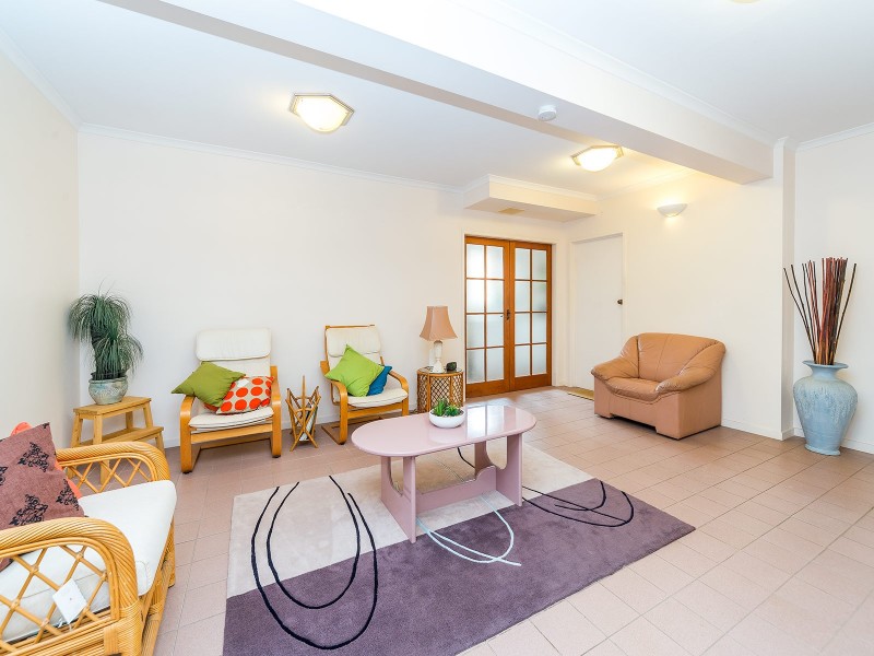 15 Donald Avenue, Paradise Point QLD 4216