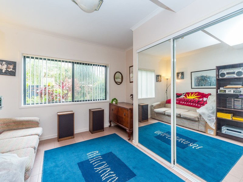 15 Donald Avenue, Paradise Point QLD 4216