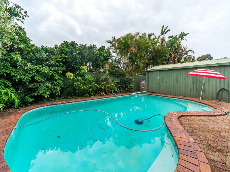 15 Donald Avenue, Paradise Point QLD 4216