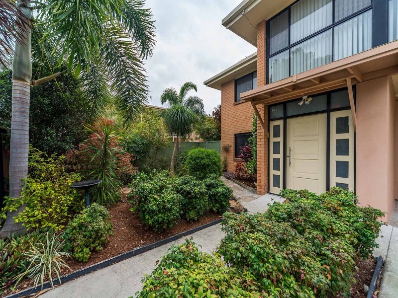 15 Donald Avenue, Paradise Point QLD 4216