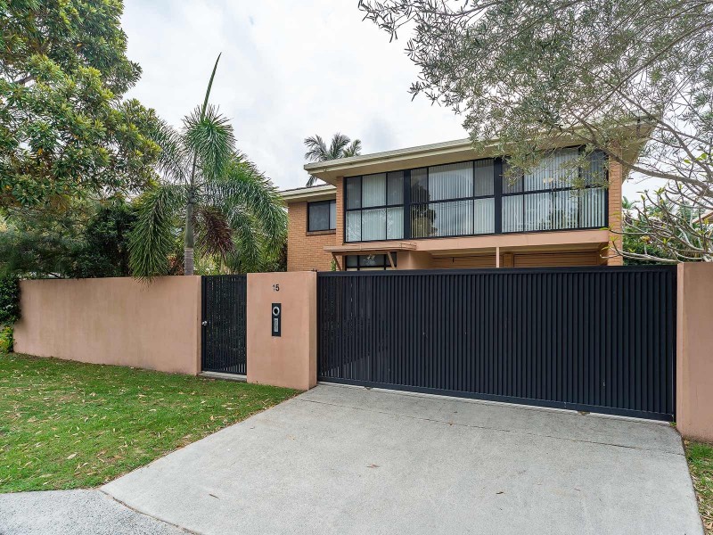 15 Donald Avenue, Paradise Point QLD 4216