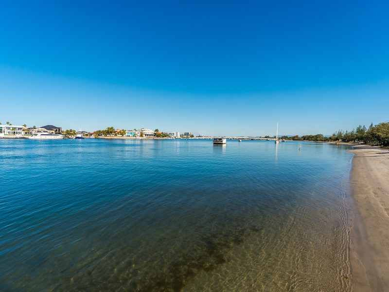 15 Donald Avenue, Paradise Point QLD 4216