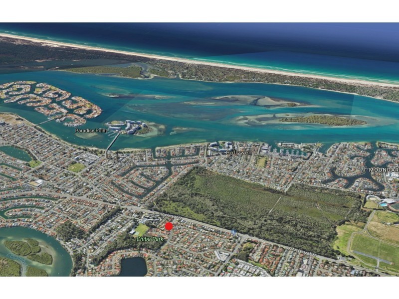 2/1 Dell Court, Coombabah QLD 4216