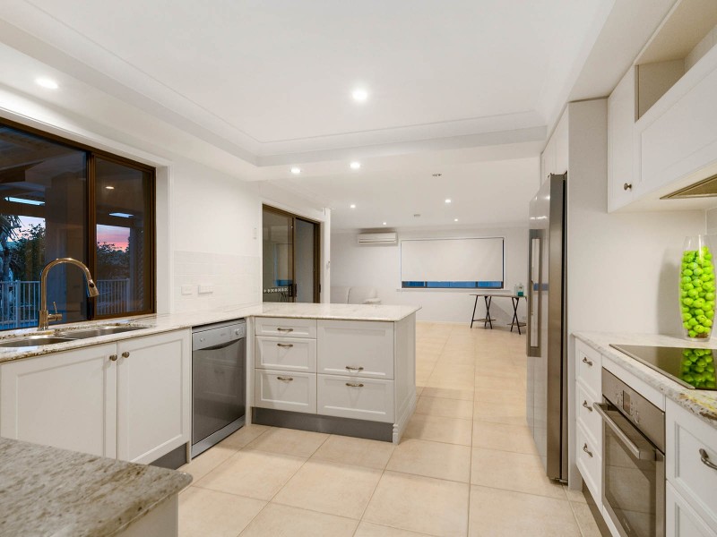 20 Cockleshell Court, Runaway Bay QLD 4216