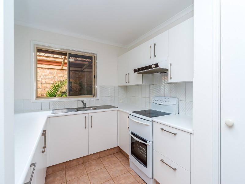 2/7 Maiala Close, Paradise Point QLD 4216