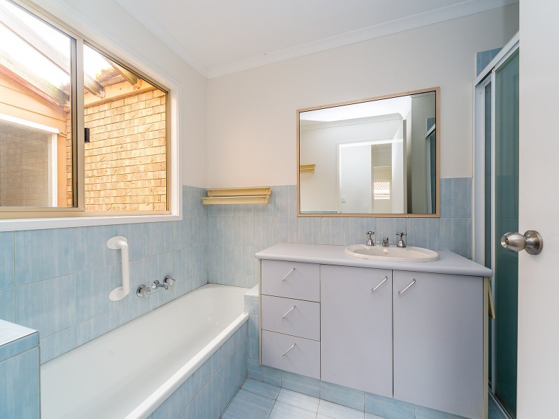 2/7 Maiala Close, Paradise Point QLD 4216