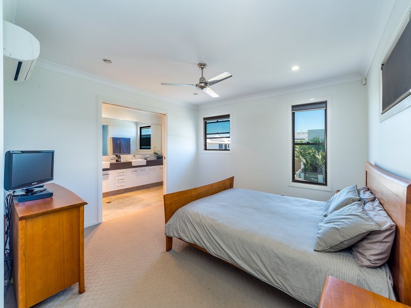 7 Fleetwood Court, Helensvale QLD 4212