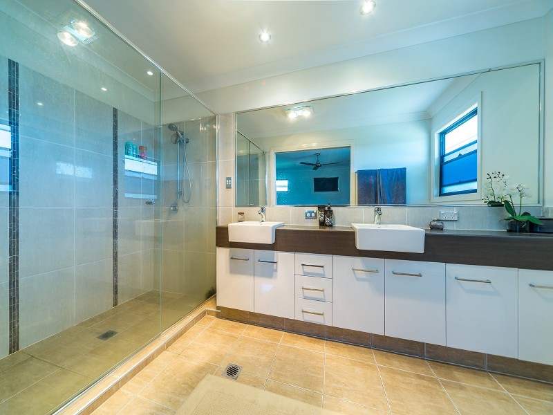 7 Fleetwood Court, Helensvale QLD 4212