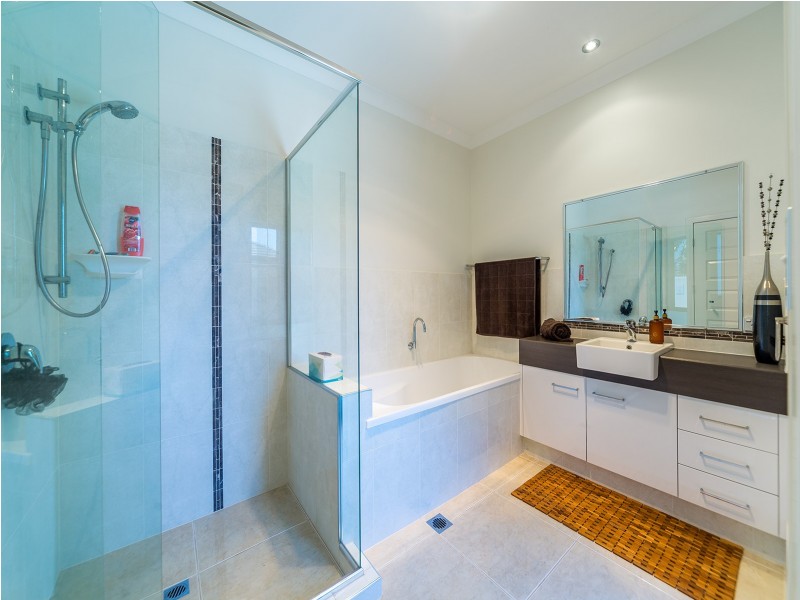 7 Fleetwood Court, Helensvale QLD 4212