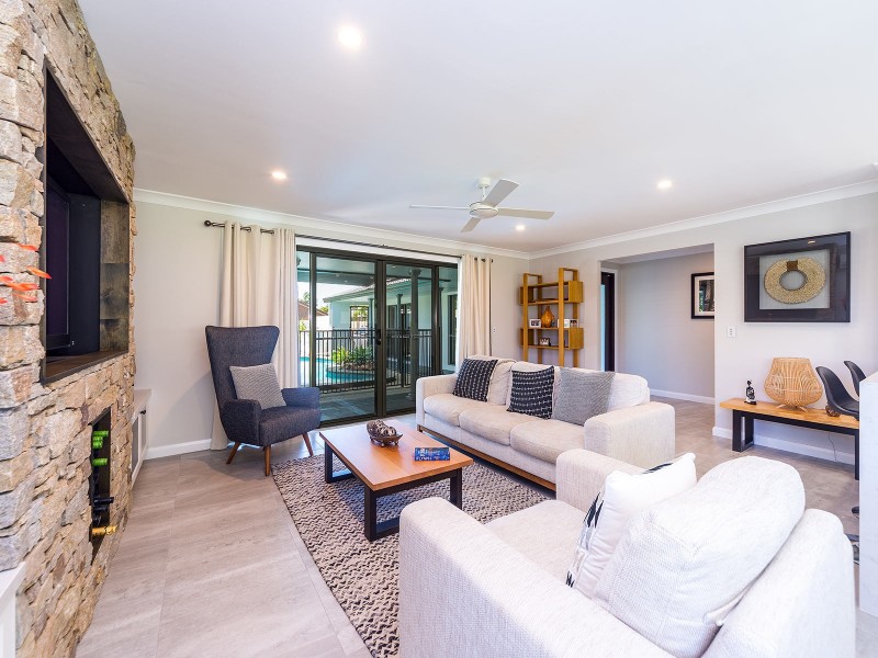 12 Hyacinth Avenue, Hollywell QLD 4216