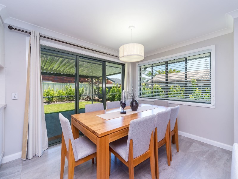 12 Hyacinth Avenue, Hollywell QLD 4216