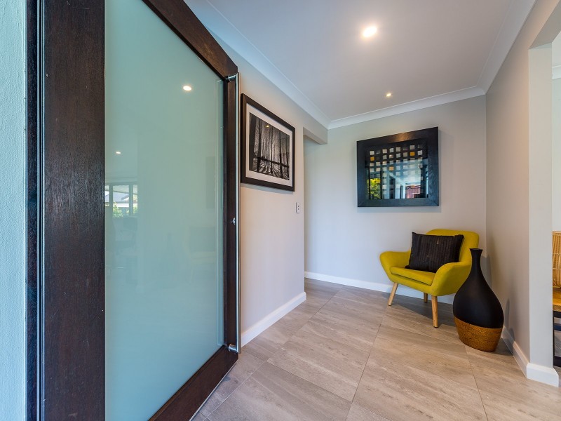 12 Hyacinth Avenue, Hollywell QLD 4216