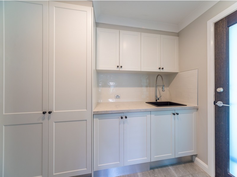 12 Hyacinth Avenue, Hollywell QLD 4216