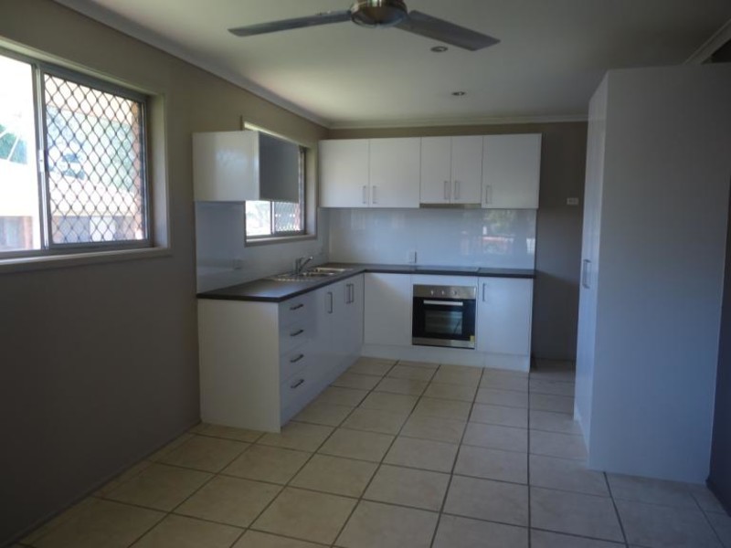 148 Government Road, Labrador QLD 4215