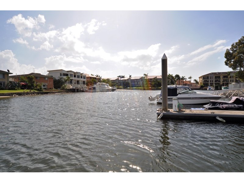 2/16-18 Canal Avenue, Runaway Bay QLD 4216