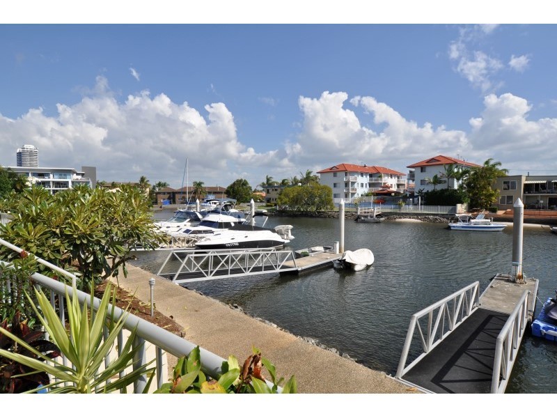 2/16-18 Canal Avenue, Runaway Bay QLD 4216