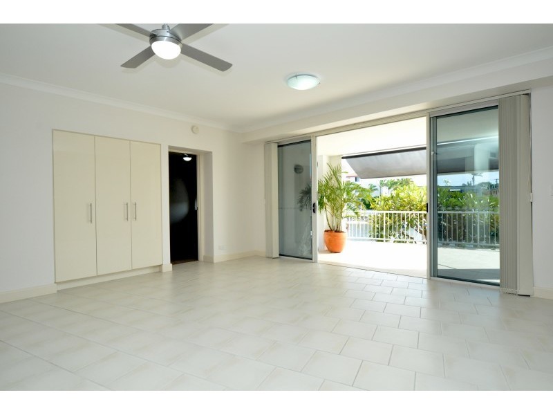 2/16-18 Canal Avenue, Runaway Bay QLD 4216